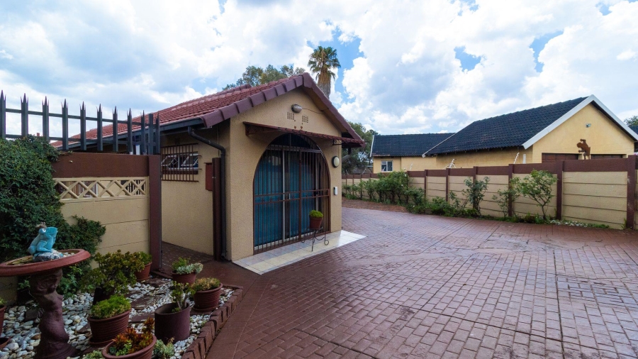 4 Bedroom Property for Sale in Brackenhurst Gauteng