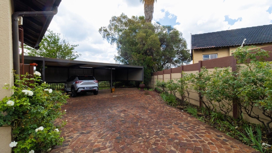 4 Bedroom Property for Sale in Brackenhurst Gauteng