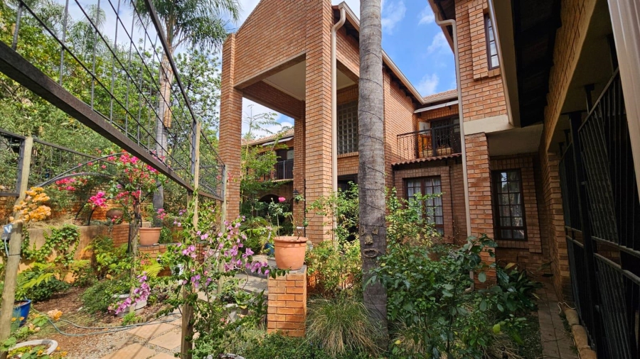 3 Bedroom Property for Sale in Faerie Glen Gauteng