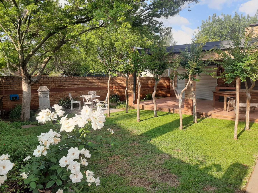 5 Bedroom Property for Sale in Clubview Gauteng