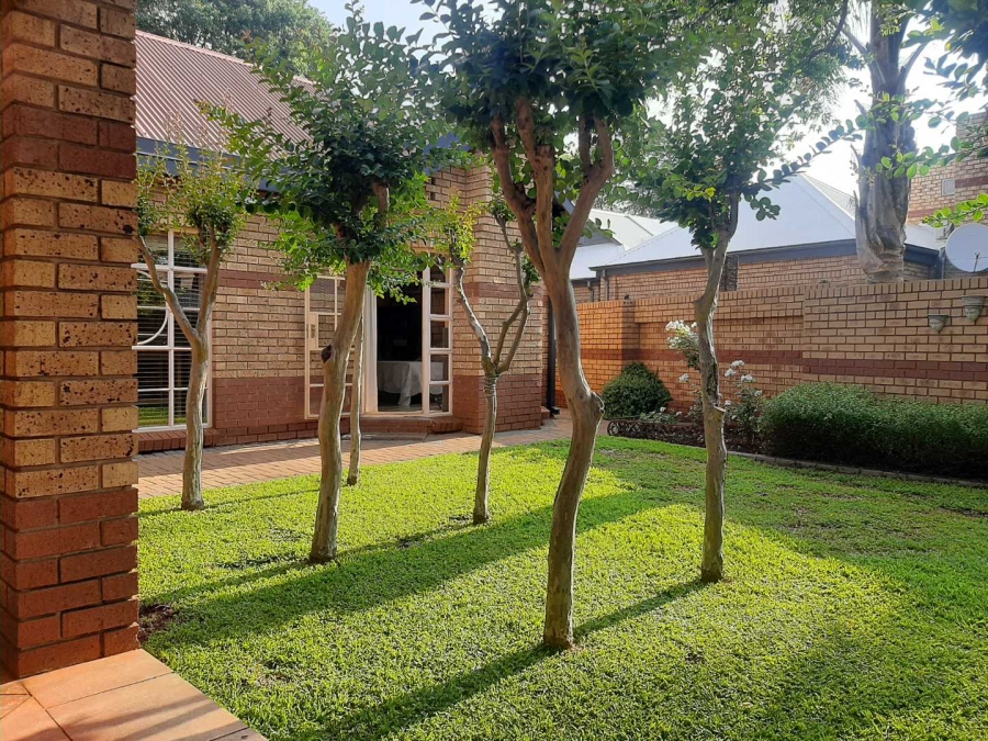 5 Bedroom Property for Sale in Clubview Gauteng