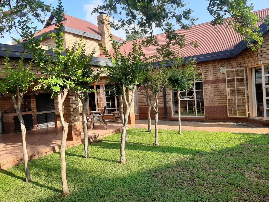 5 Bedroom Property for Sale in Clubview Gauteng