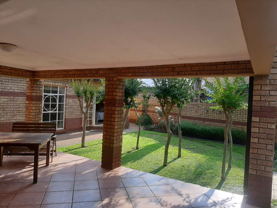 5 Bedroom Property for Sale in Clubview Gauteng