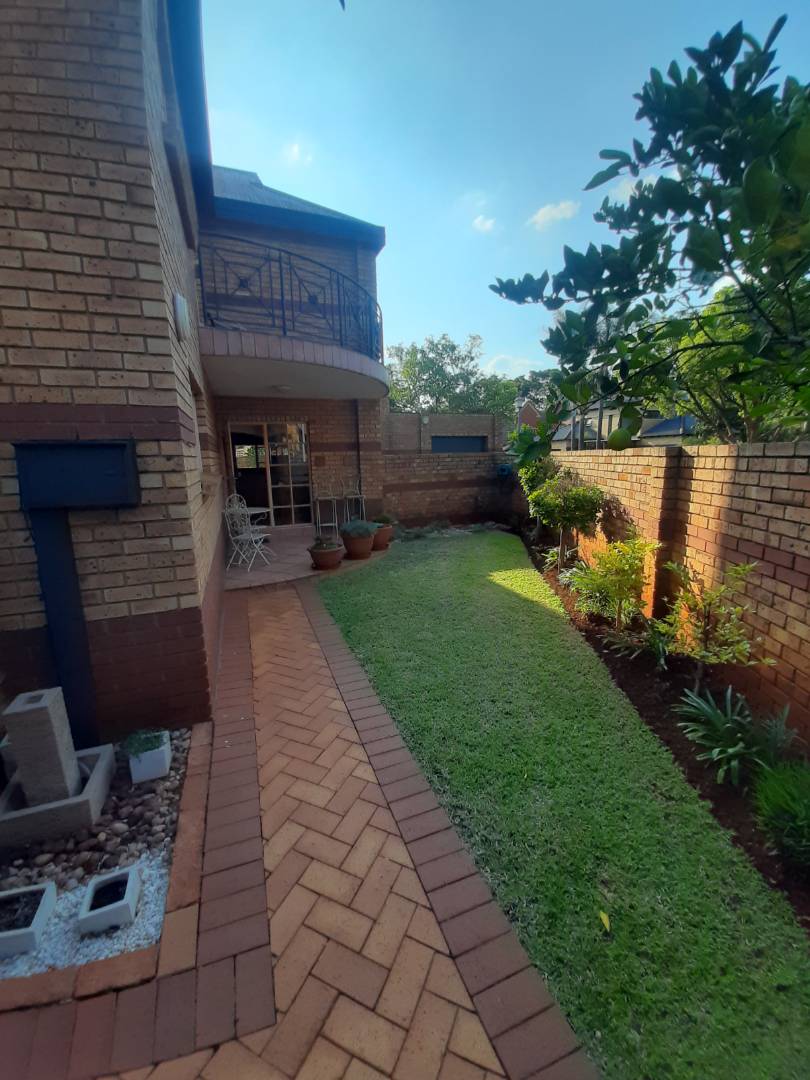 5 Bedroom Property for Sale in Clubview Gauteng