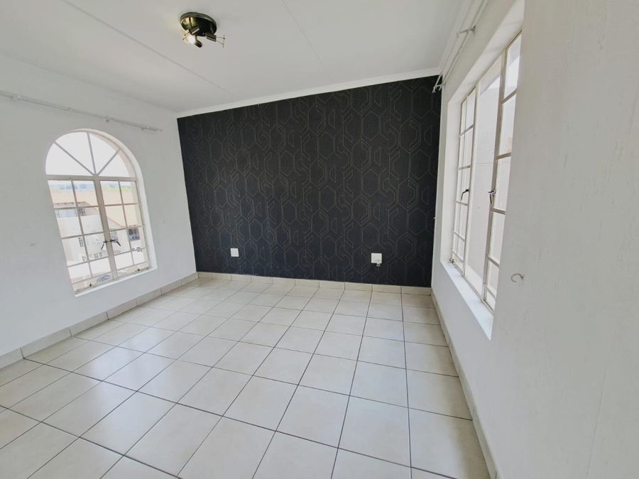 To Let 2 Bedroom Property for Rent in Noordwyk Gauteng