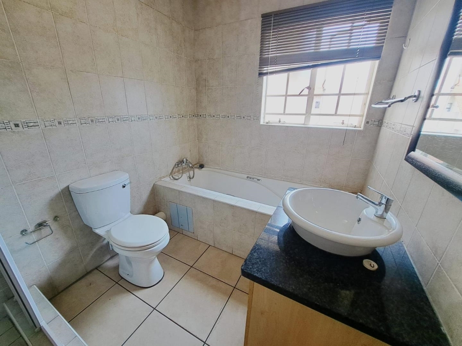 To Let 2 Bedroom Property for Rent in Noordwyk Gauteng