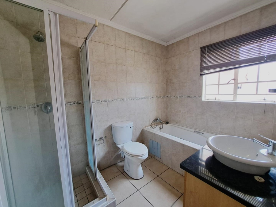 To Let 2 Bedroom Property for Rent in Noordwyk Gauteng