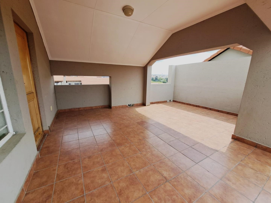 To Let 2 Bedroom Property for Rent in Noordwyk Gauteng