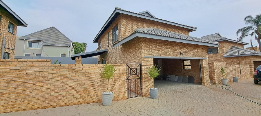 3 Bedroom Property for Sale in Radiokop Gauteng