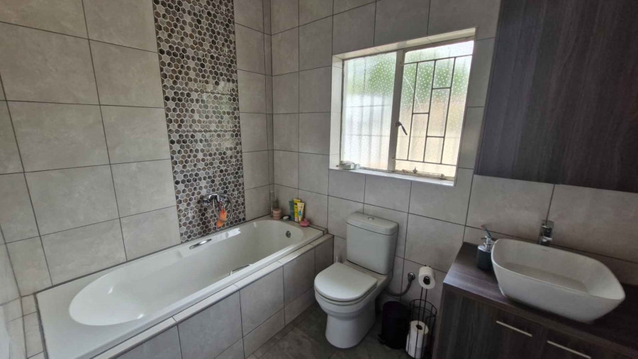 6 Bedroom Property for Sale in Rietondale Gauteng