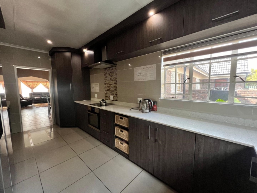 3 Bedroom Property for Sale in Brackenhurst Gauteng