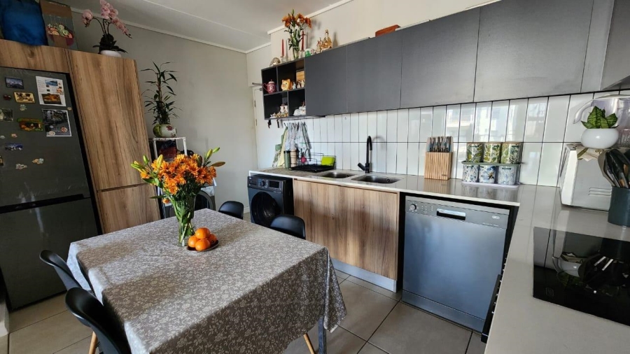 2 Bedroom Property for Sale in Mulbarton Gauteng