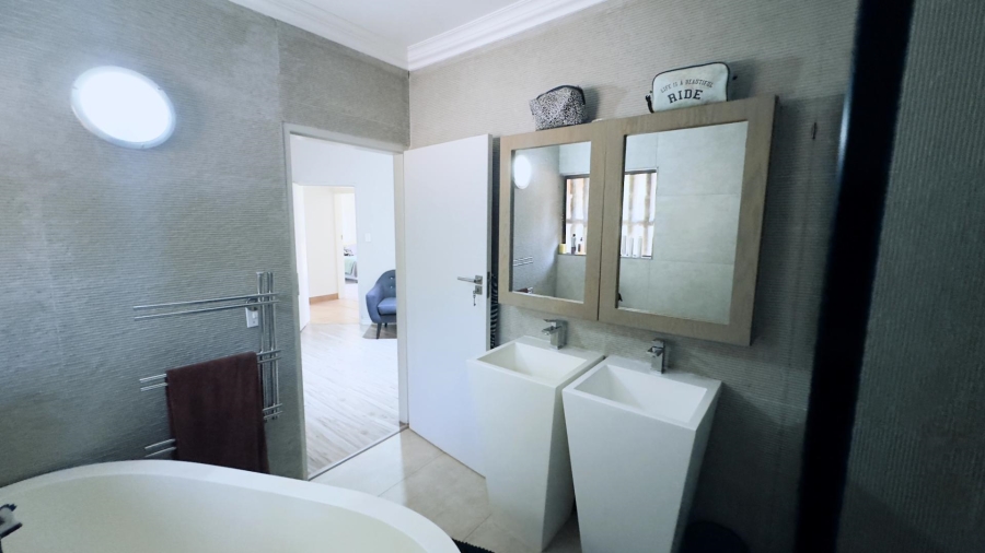 3 Bedroom Property for Sale in Waterkloof Ridge Gauteng