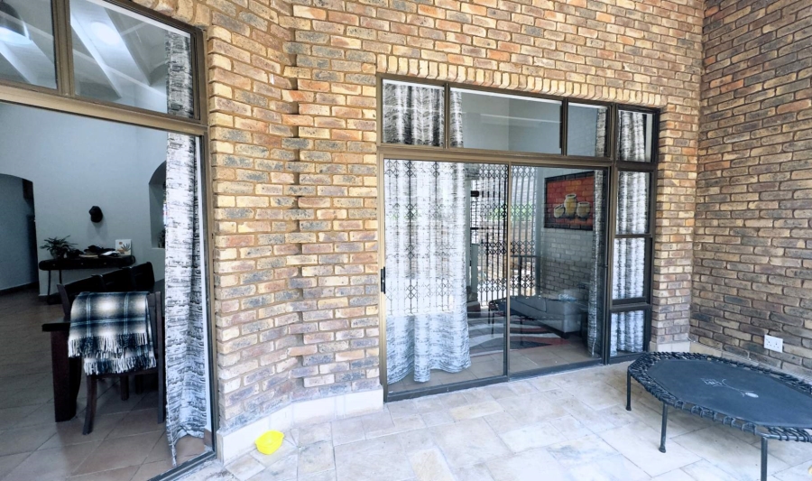 3 Bedroom Property for Sale in Waterkloof Ridge Gauteng