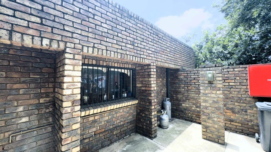 3 Bedroom Property for Sale in Waterkloof Ridge Gauteng