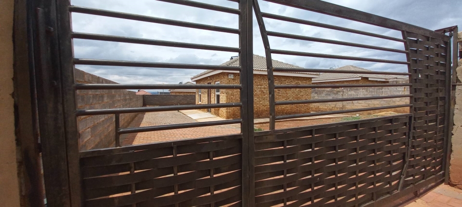 2 Bedroom Property for Sale in Lehae Gauteng