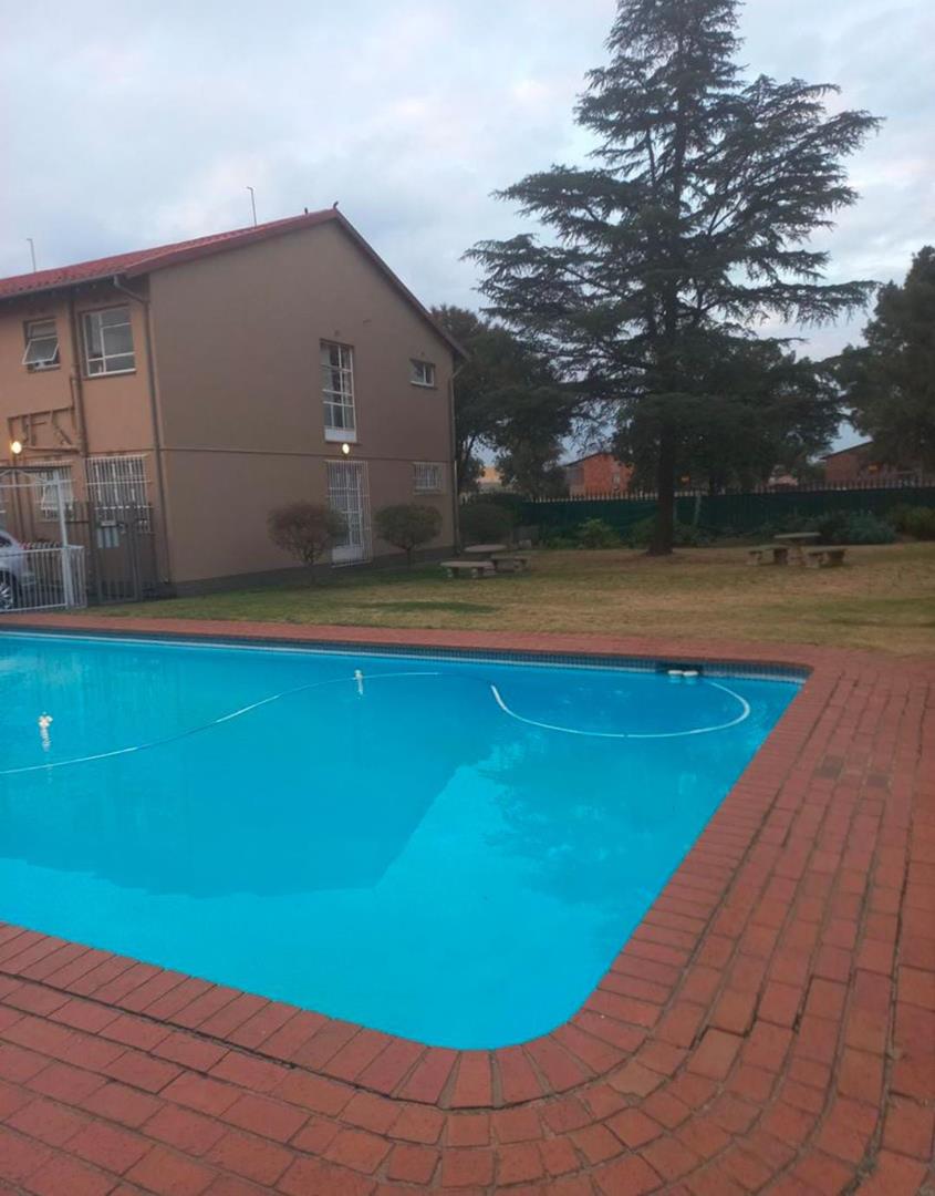 To Let 2 Bedroom Property for Rent in Brackenhurst Gauteng