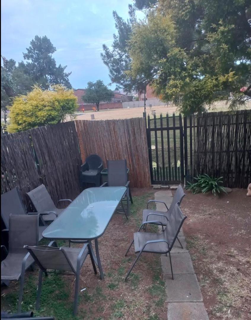 To Let 2 Bedroom Property for Rent in Brackenhurst Gauteng