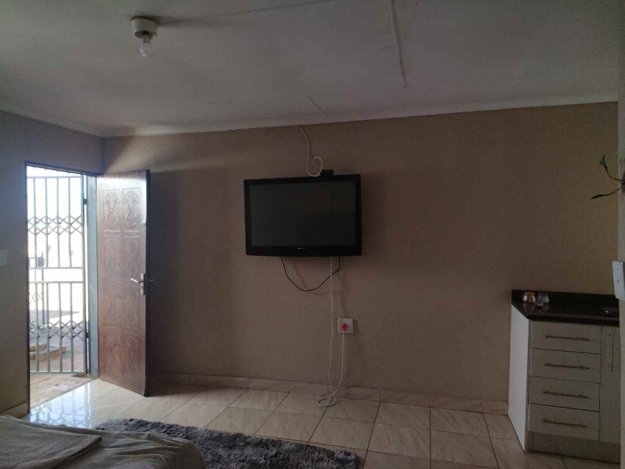 5 Bedroom Property for Sale in Mabopane Gauteng