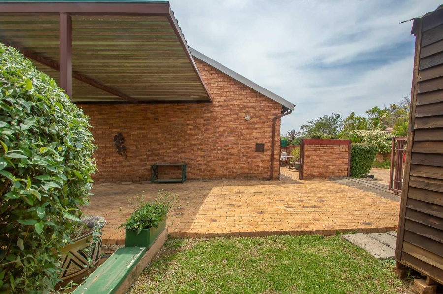 2 Bedroom Property for Sale in Honeydew Ridge Gauteng