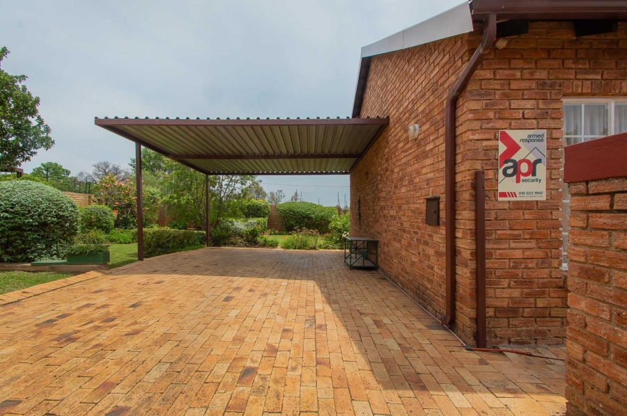 2 Bedroom Property for Sale in Honeydew Ridge Gauteng