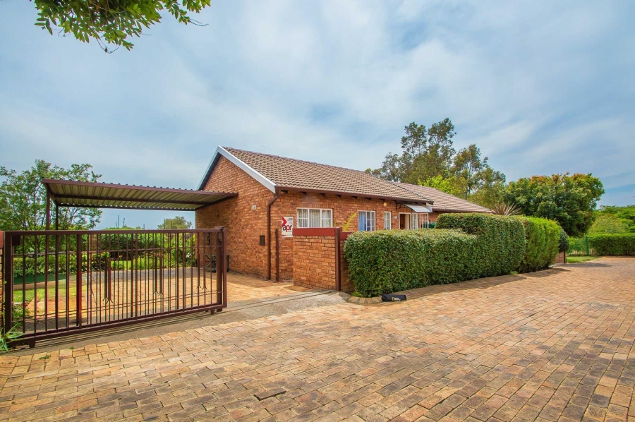 2 Bedroom Property for Sale in Honeydew Ridge Gauteng