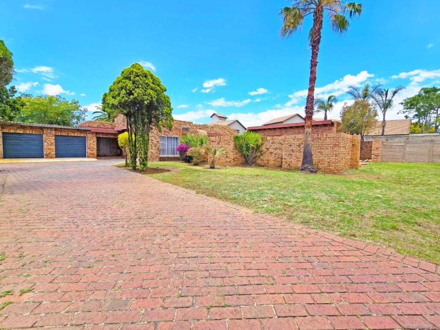 3 Bedroom Property for Sale in Brackenhurst Gauteng