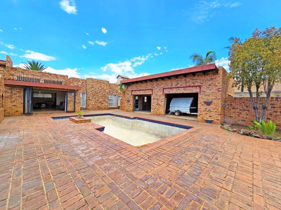 3 Bedroom Property for Sale in Brackenhurst Gauteng