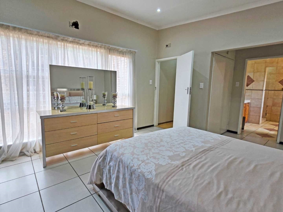 3 Bedroom Property for Sale in Brackenhurst Gauteng