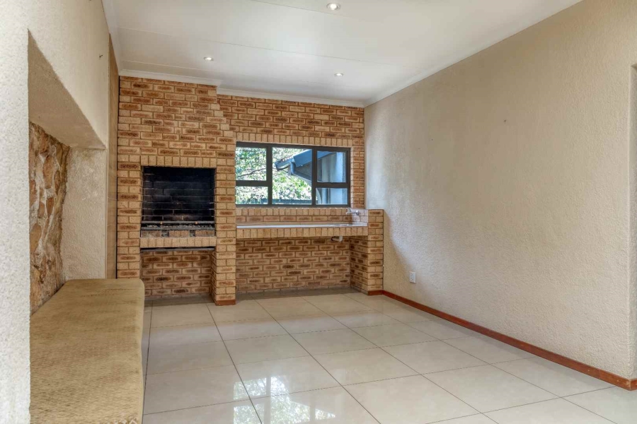 To Let 3 Bedroom Property for Rent in Oakdene Gauteng