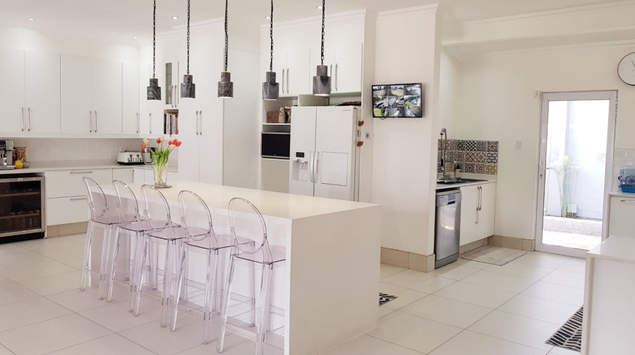 4 Bedroom Property for Sale in Hurlingham Manor Gauteng