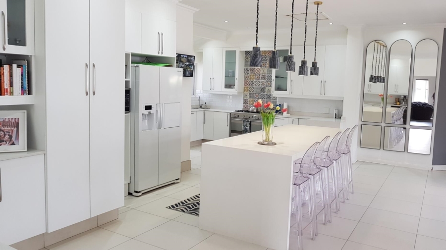 4 Bedroom Property for Sale in Hurlingham Manor Gauteng