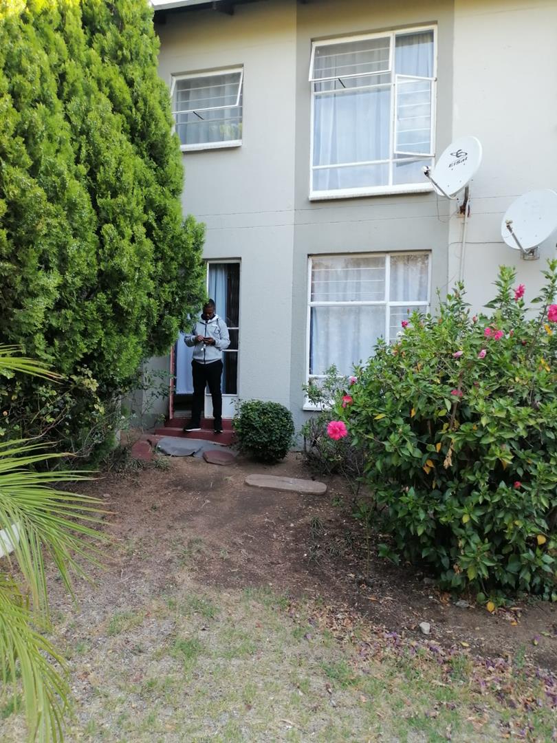 To Let 2 Bedroom Property for Rent in Vorna Valley Gauteng