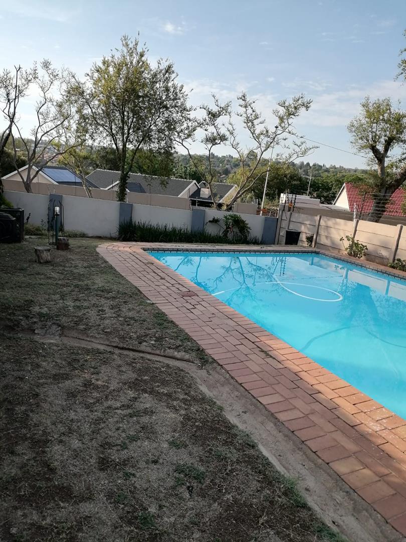 To Let 2 Bedroom Property for Rent in Vorna Valley Gauteng