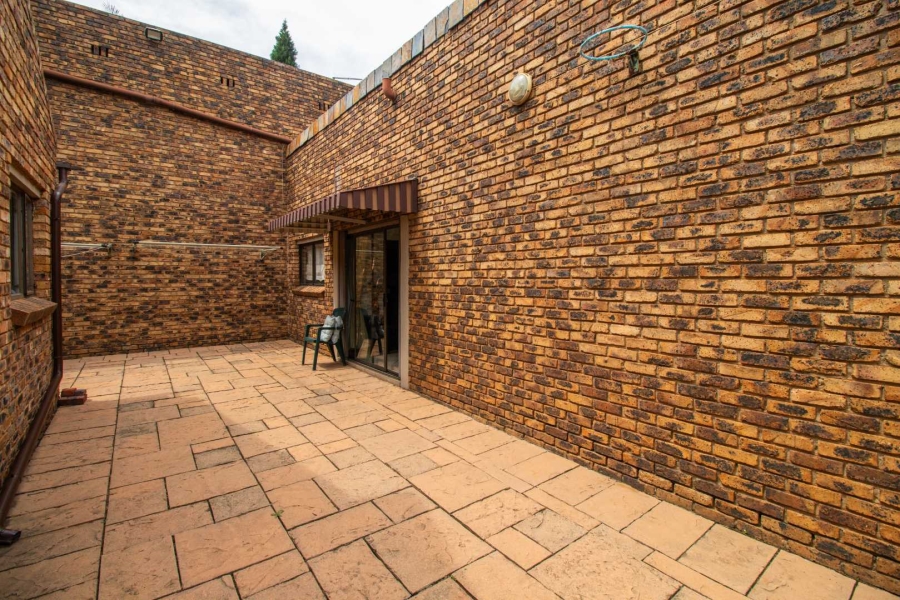 5 Bedroom Property for Sale in Alphen Park Gauteng