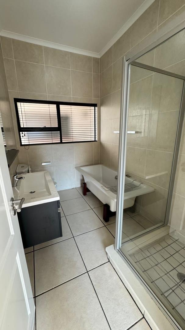 1 Bedroom Property for Sale in Greenstone Hill Gauteng