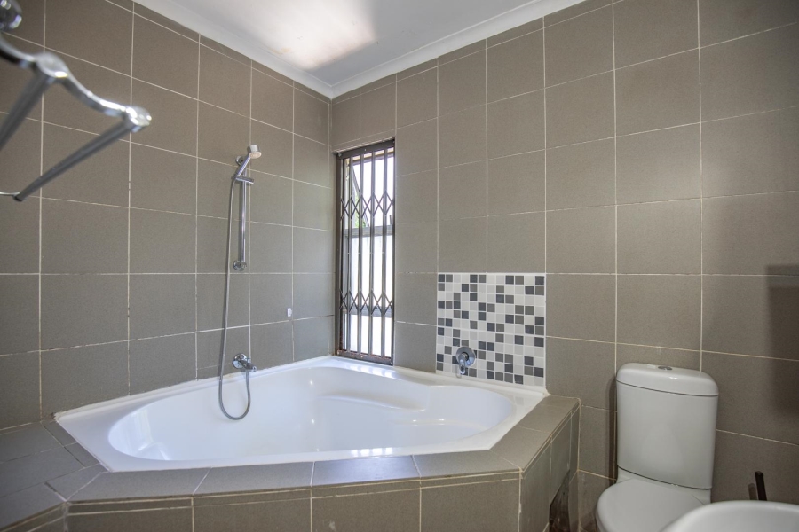 To Let 3 Bedroom Property for Rent in Waterkloof Ridge Gauteng