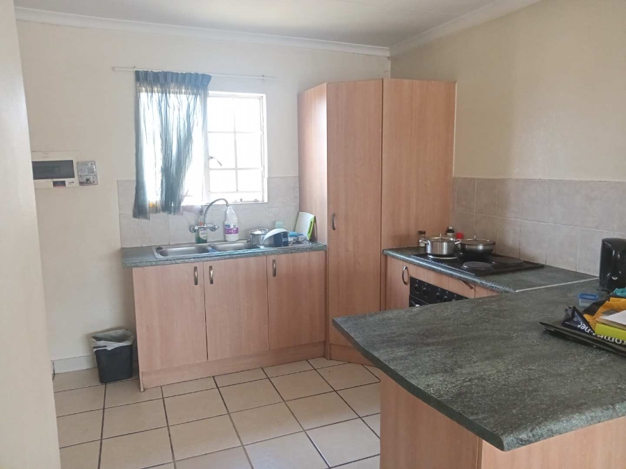 To Let 2 Bedroom Property for Rent in Noordwyk Gauteng