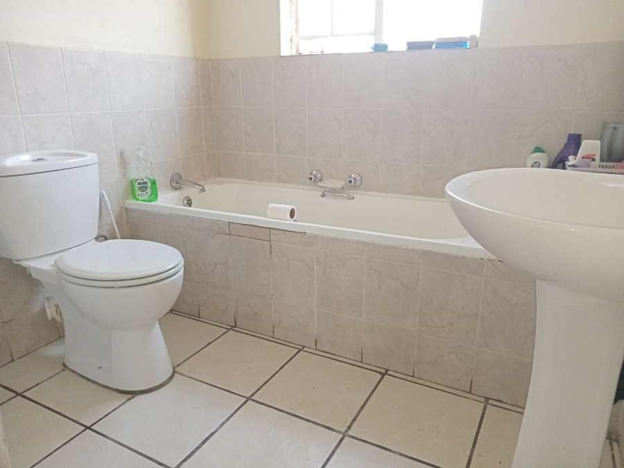 To Let 2 Bedroom Property for Rent in Noordwyk Gauteng