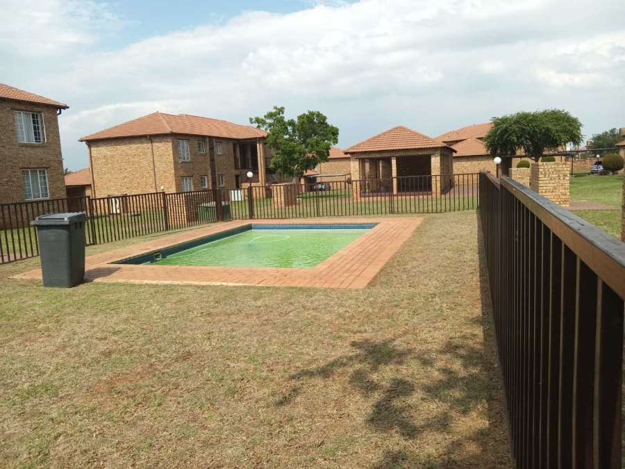 To Let 2 Bedroom Property for Rent in Noordwyk Gauteng