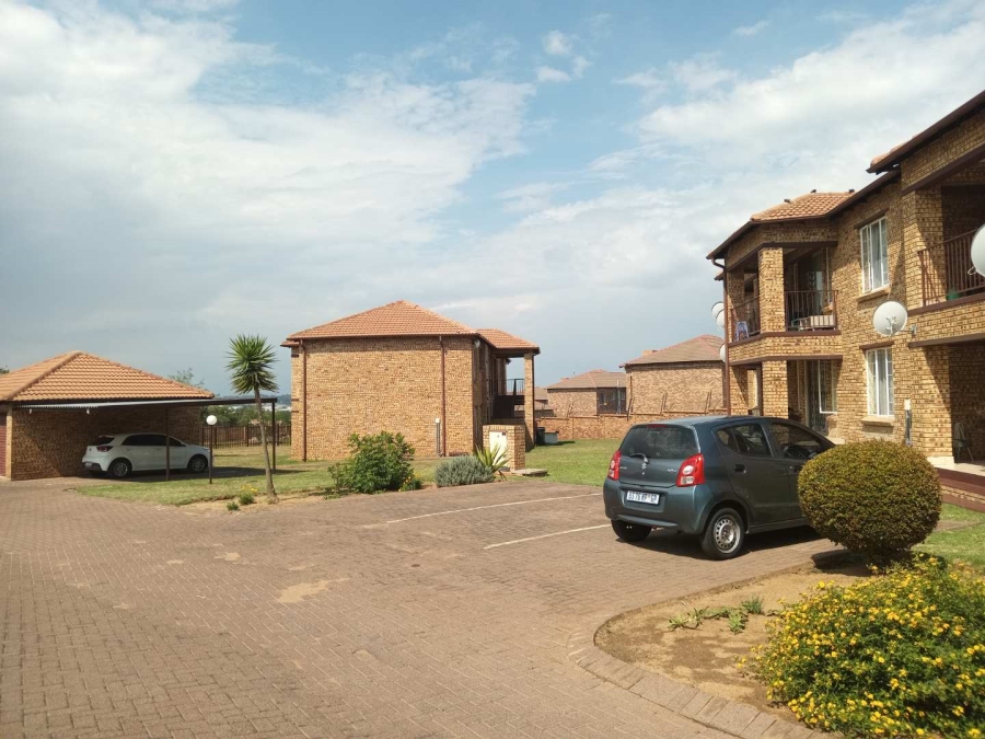 To Let 2 Bedroom Property for Rent in Noordwyk Gauteng