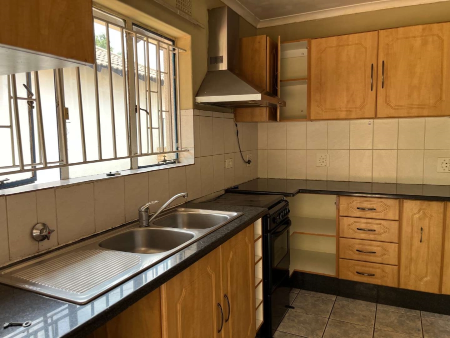 To Let 3 Bedroom Property for Rent in Weltevreden Park Gauteng