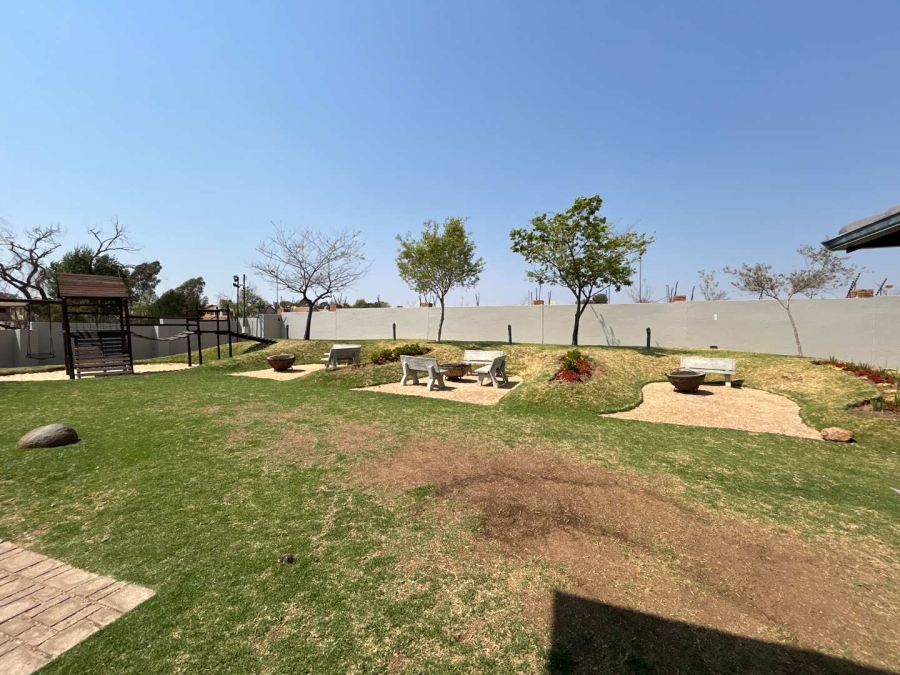 To Let 2 Bedroom Property for Rent in Blue Hills Gauteng