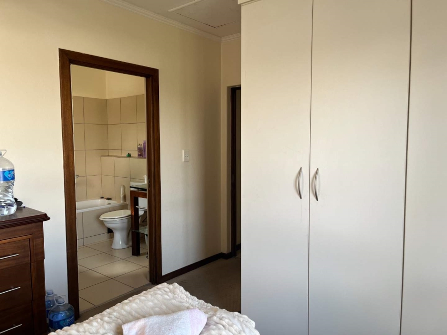 To Let 2 Bedroom Property for Rent in Jackal Creek Golf Estate Gauteng