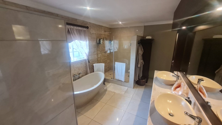 4 Bedroom Property for Sale in Sinoville Ext 3 Gauteng