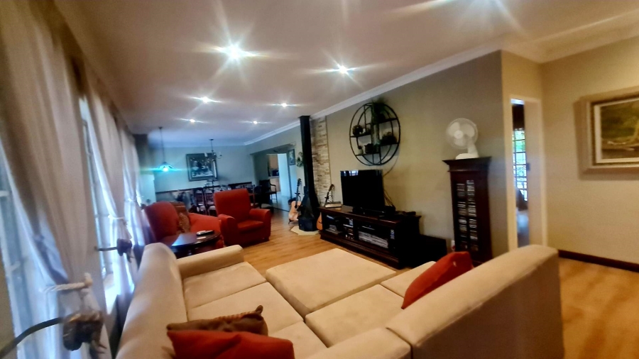 4 Bedroom Property for Sale in Sinoville Ext 3 Gauteng