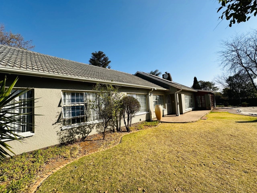 4 Bedroom Property for Sale in Glen Marais Gauteng