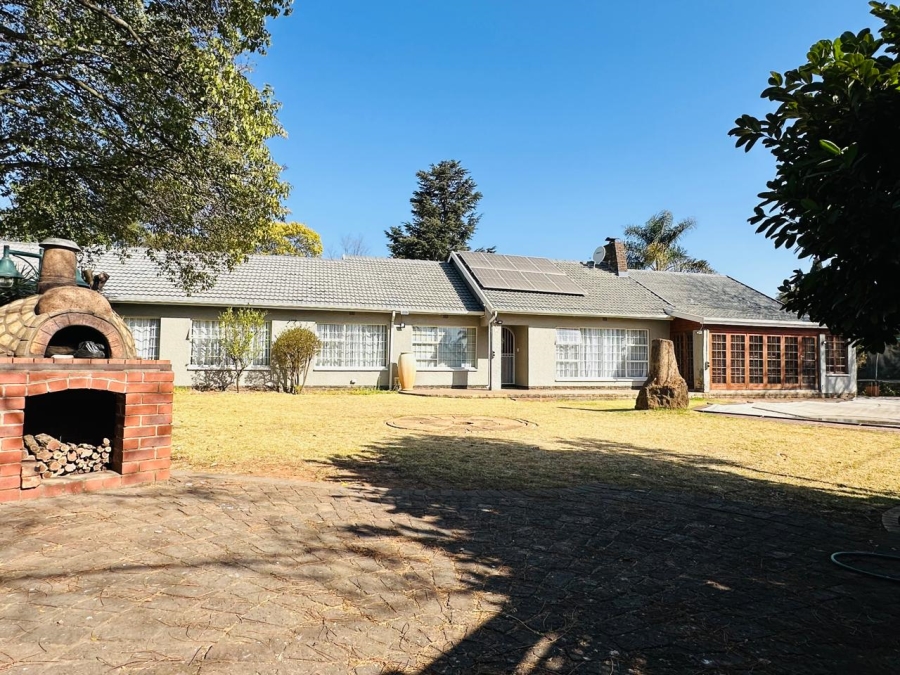 4 Bedroom Property for Sale in Glen Marais Gauteng