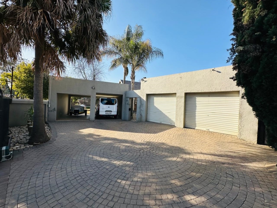 4 Bedroom Property for Sale in Glen Marais Gauteng