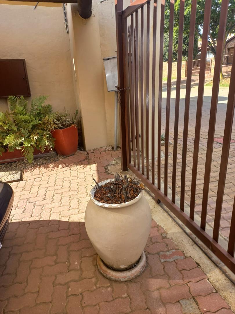 3 Bedroom Property for Sale in Mulbarton Gauteng